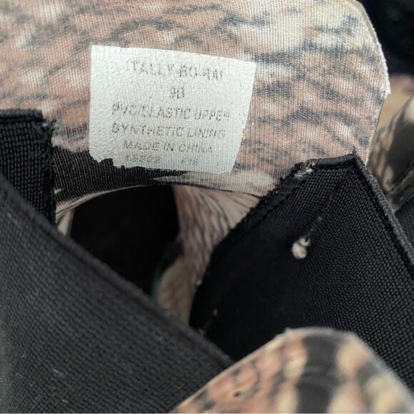 Lauren Ralph Lauren Tally Bo Rai Snakeskin Print Rubber Ankle Pull On Booties 9 - Picture 7 of 7